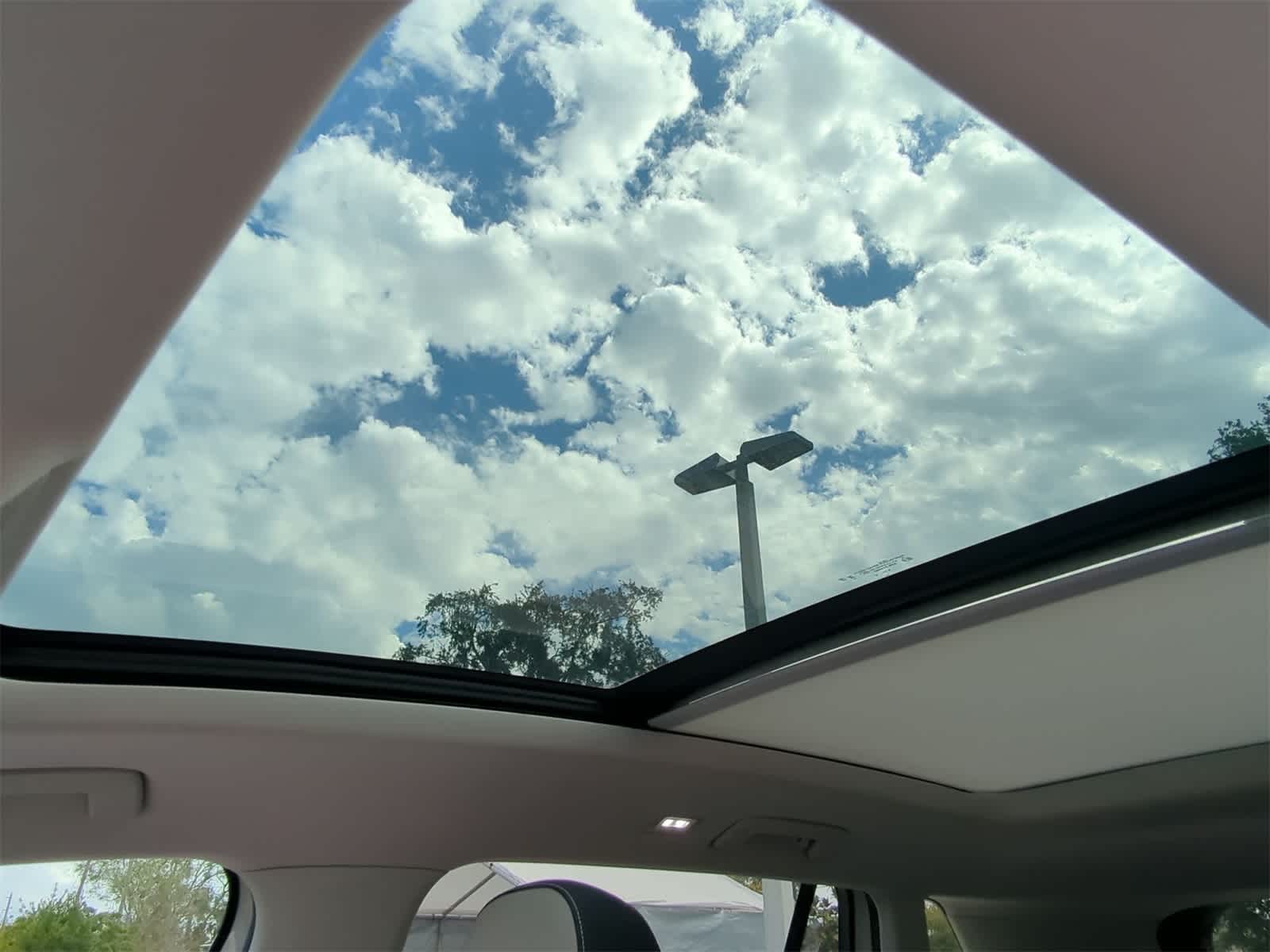 Thumbnail: 2025 Volkswagen Tiguan - 20