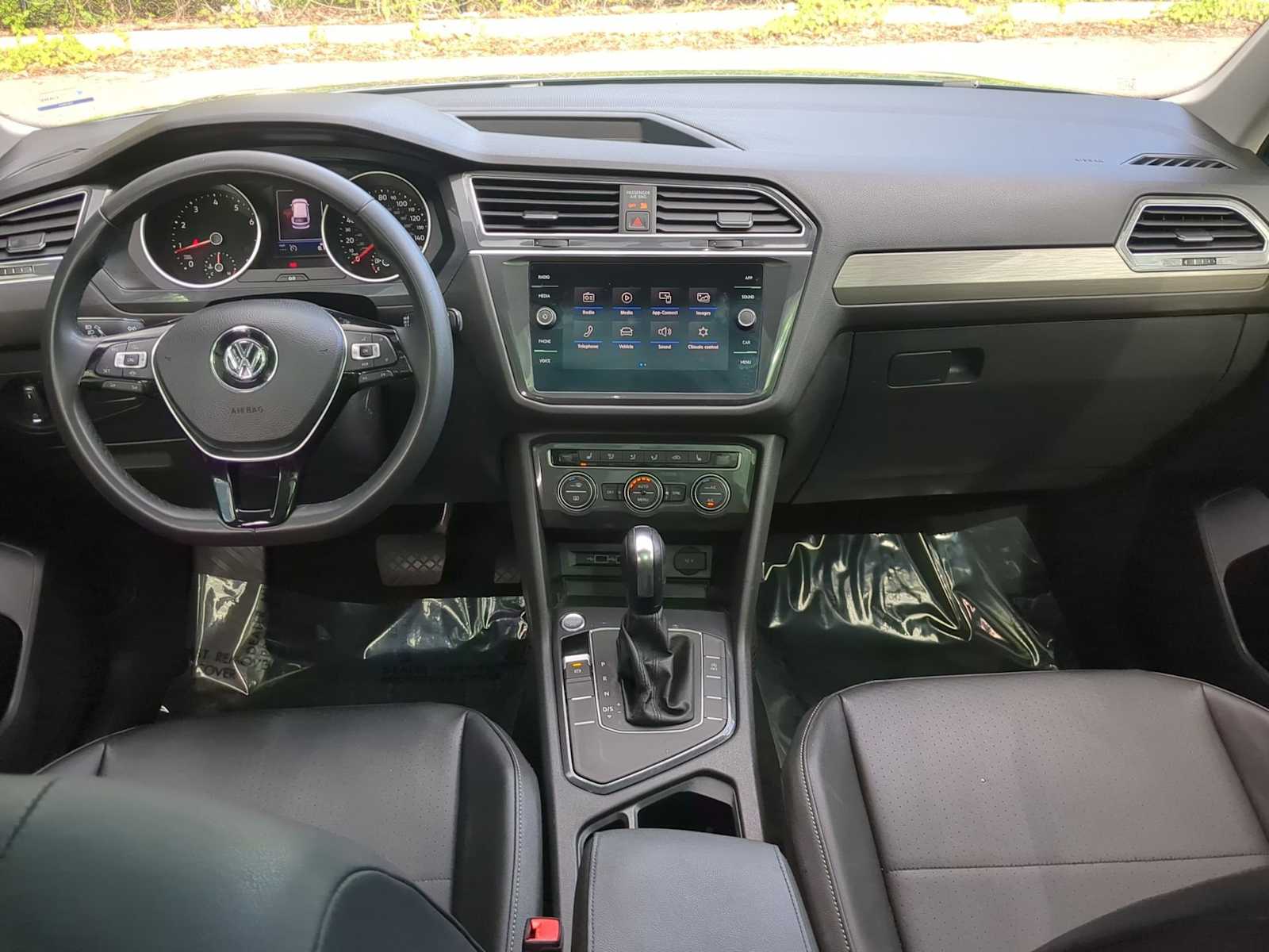 Thumbnail: 2020 Volkswagen Tiguan - 15