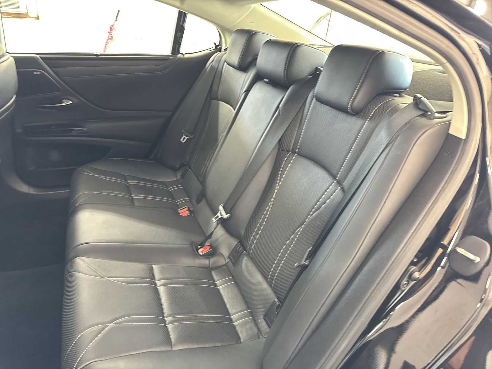 Thumbnail: 2022 Lexus ES - 18