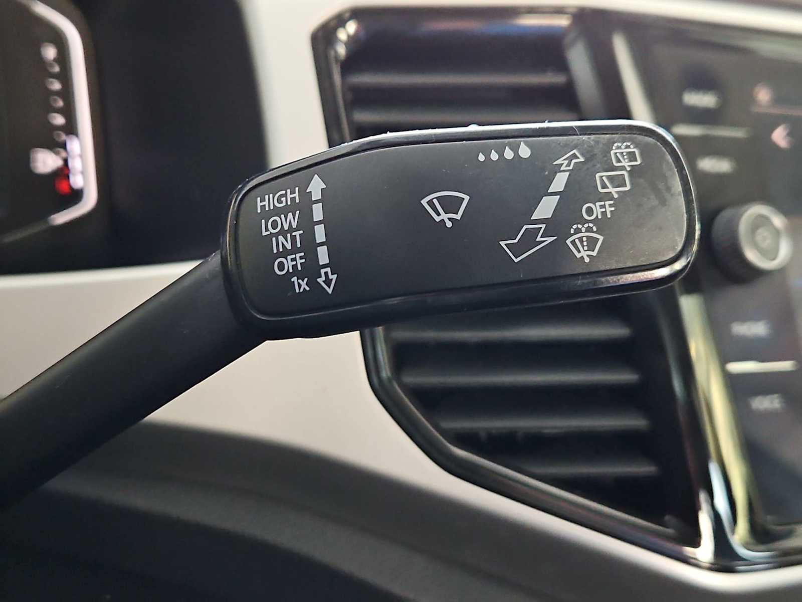 Thumbnail: 2022 Volkswagen Atlas - 28