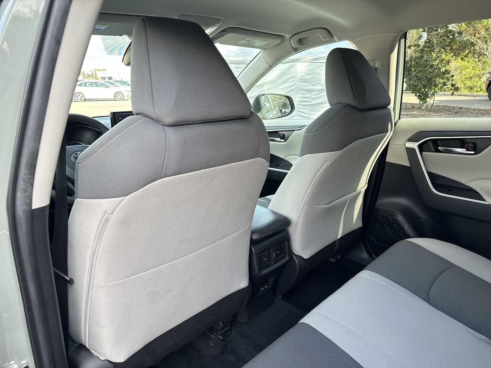 Thumbnail: 2022 Toyota RAV4 - 17