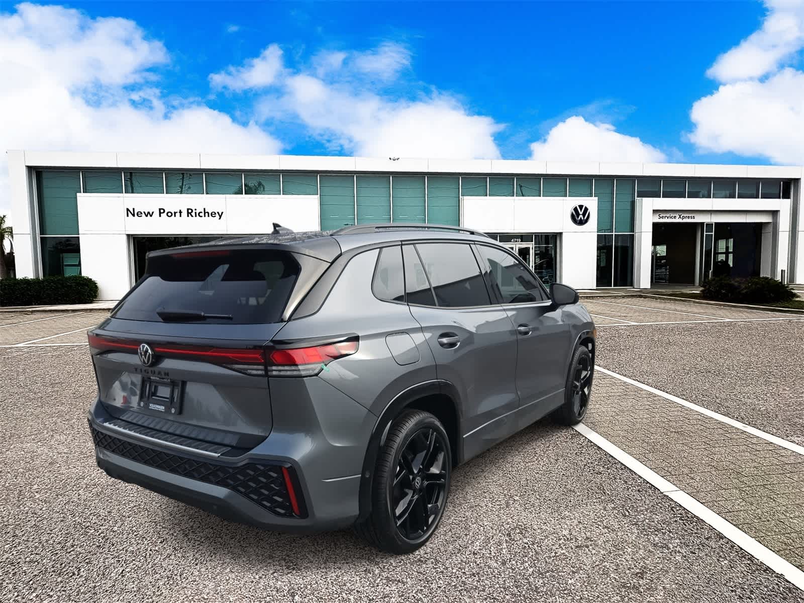 Thumbnail: 2025 Volkswagen Tiguan - 8