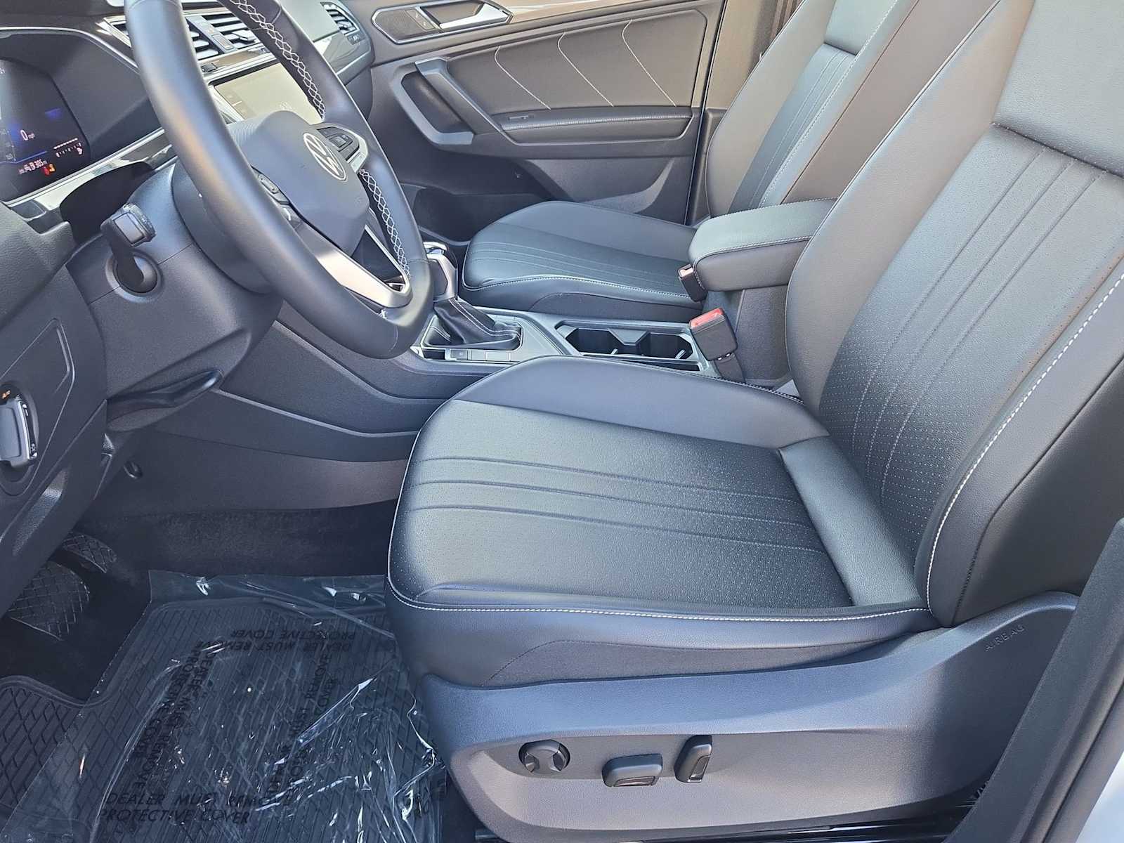 Thumbnail: 2024 Volkswagen Tiguan - 16