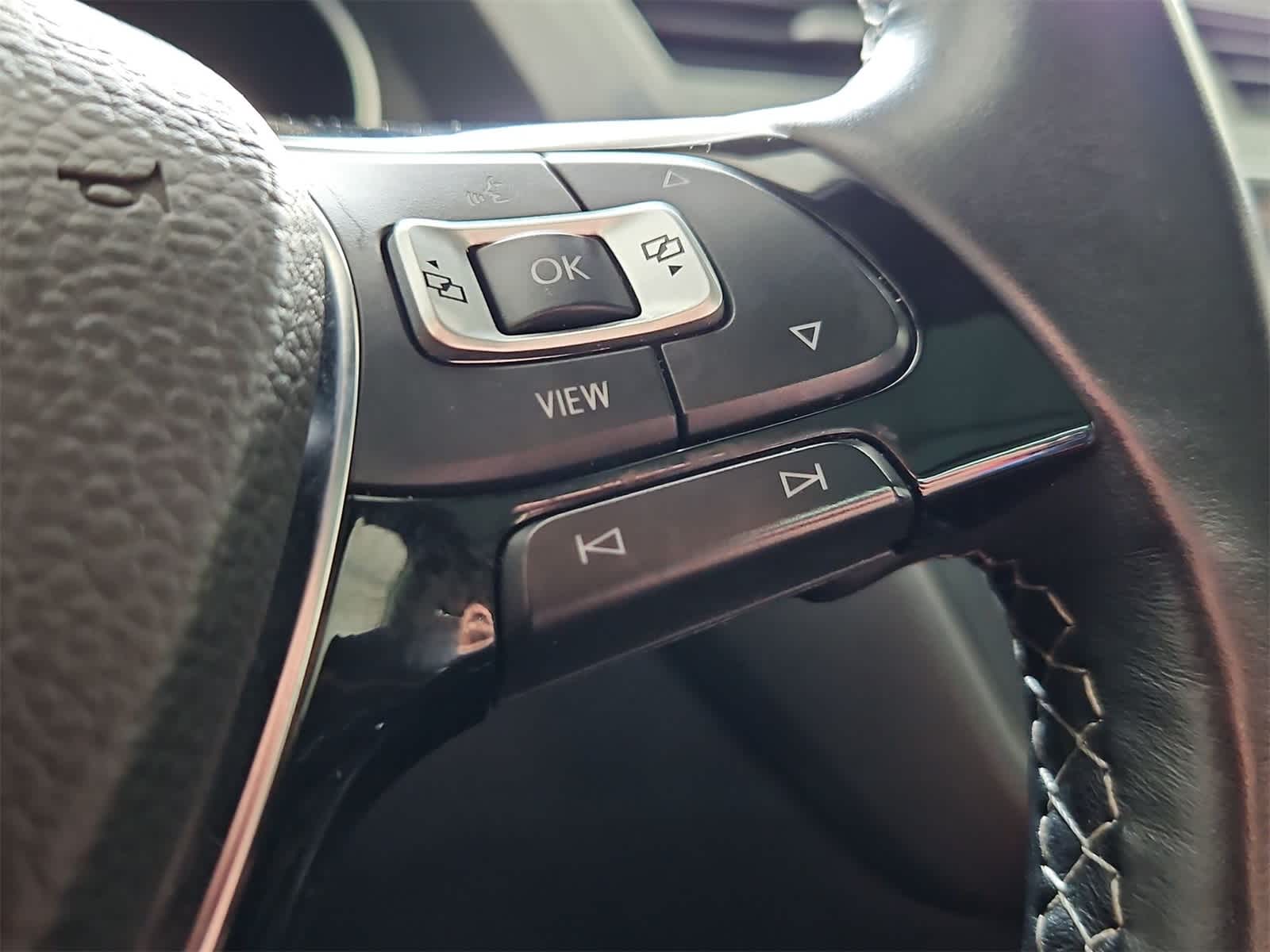 Thumbnail: 2021 Volkswagen Tiguan - 40