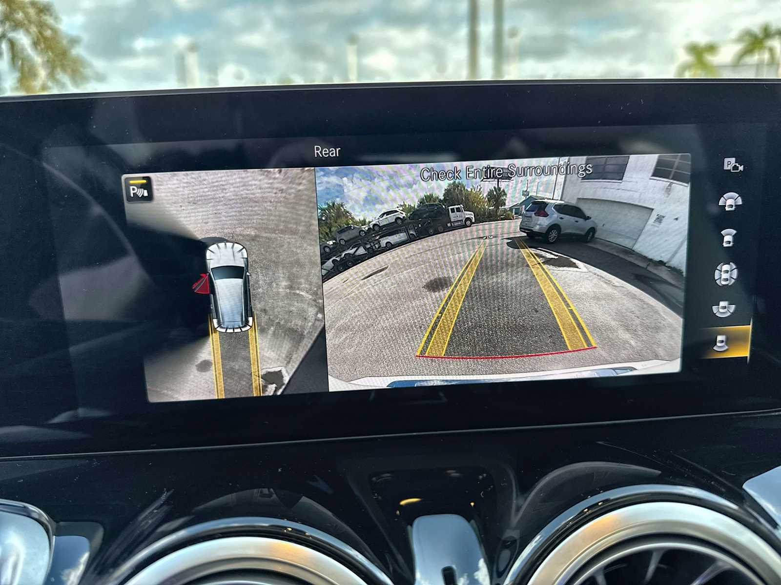 Thumbnail: 2022 Mercedes-Benz GLB - 28