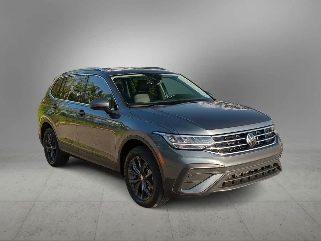 Thumbnail: 2023 Volkswagen Tiguan - 2