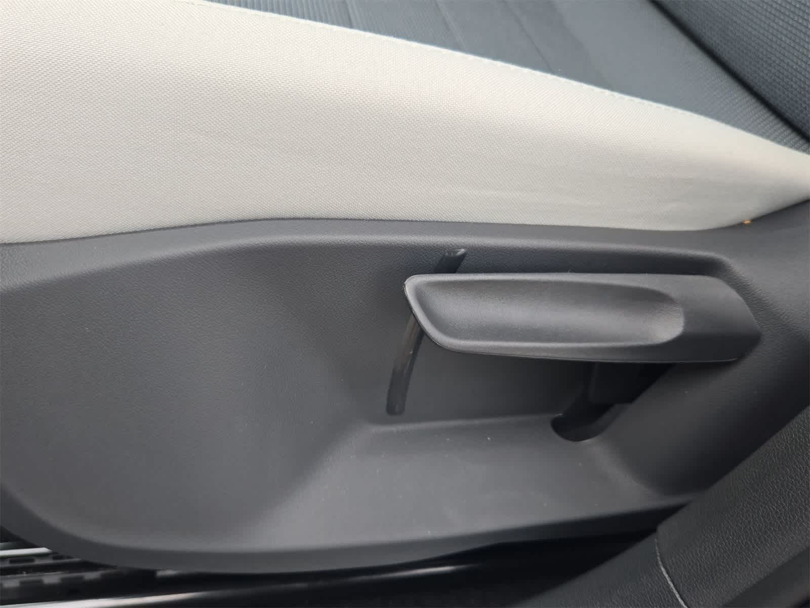 Thumbnail: 2025 Volkswagen Taos - 18