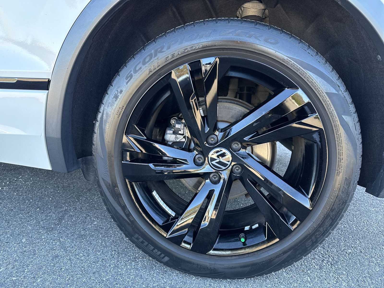 Thumbnail: 2023 Volkswagen Tiguan - 12