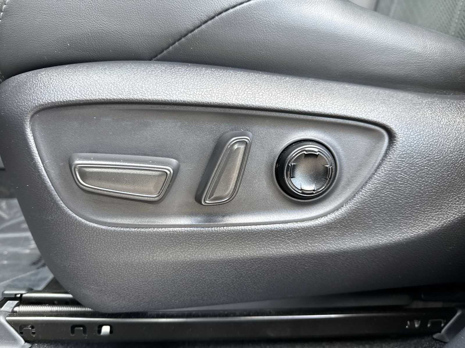 Thumbnail: 2024 Toyota Venza - 16