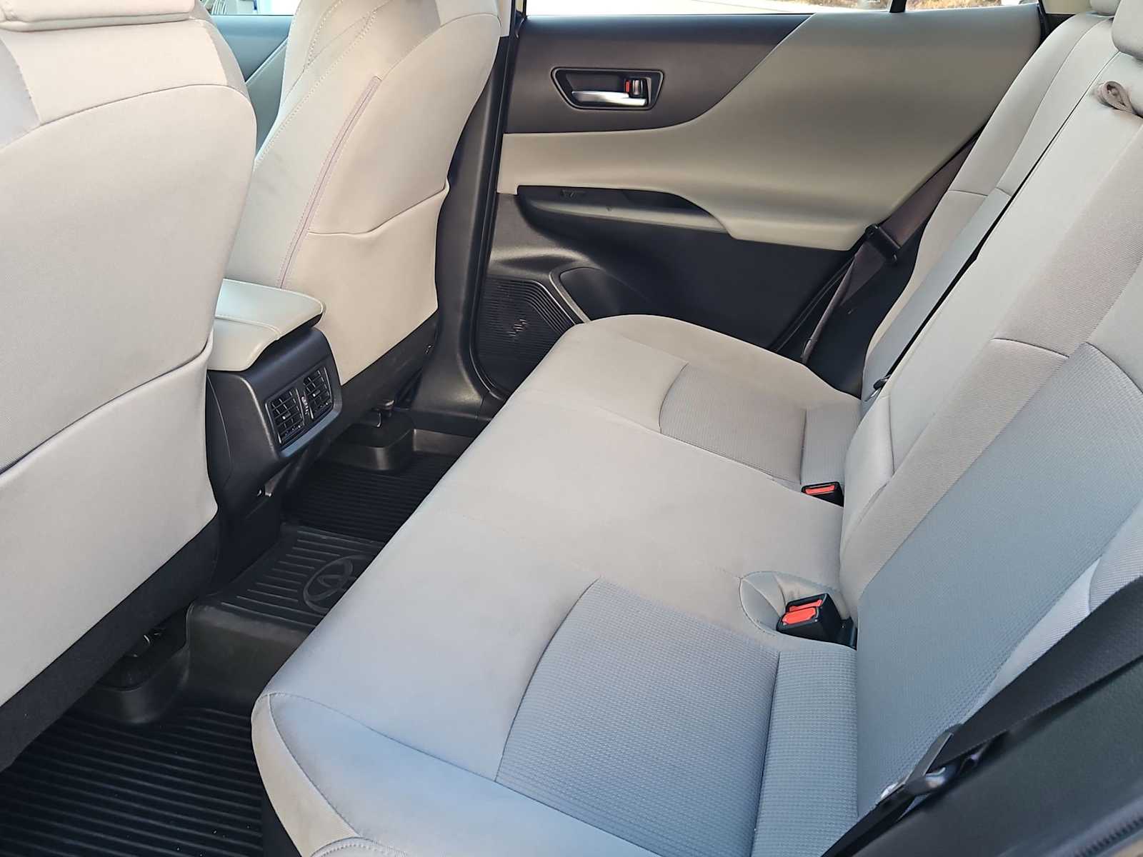 Thumbnail: 2023 Toyota Venza - 20