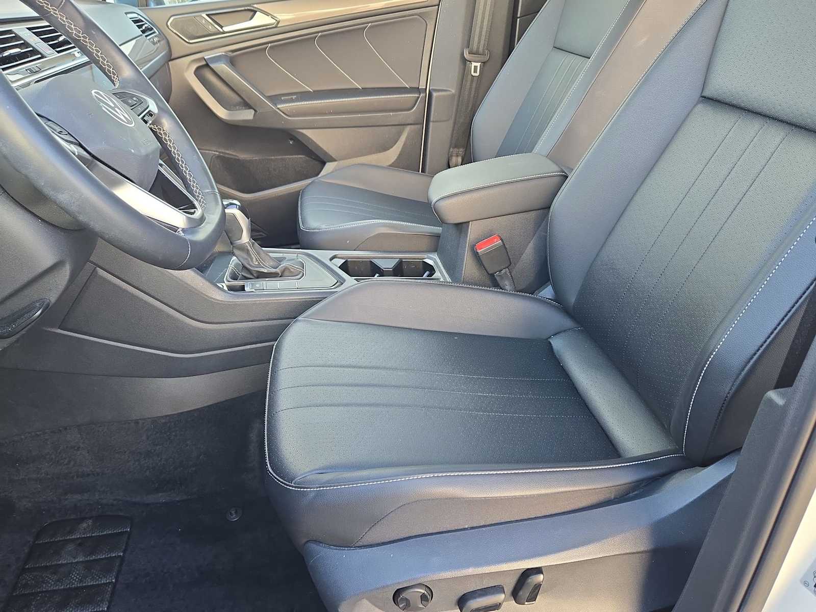 Thumbnail: 2022 Volkswagen Tiguan - 16