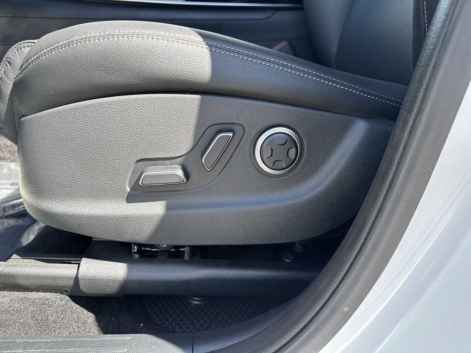 Thumbnail: 2025 Genesis GV70 - 16