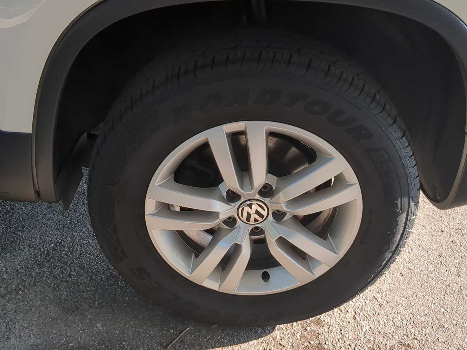 Thumbnail: 2017 Volkswagen Tiguan - 14