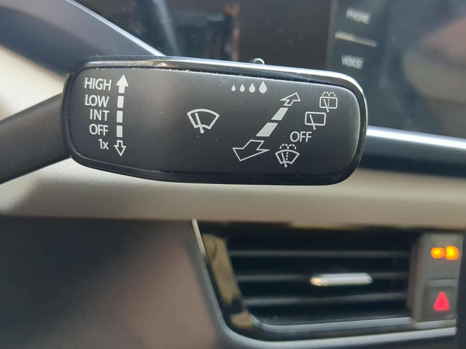 2022 Volkswagen Taos SE 24