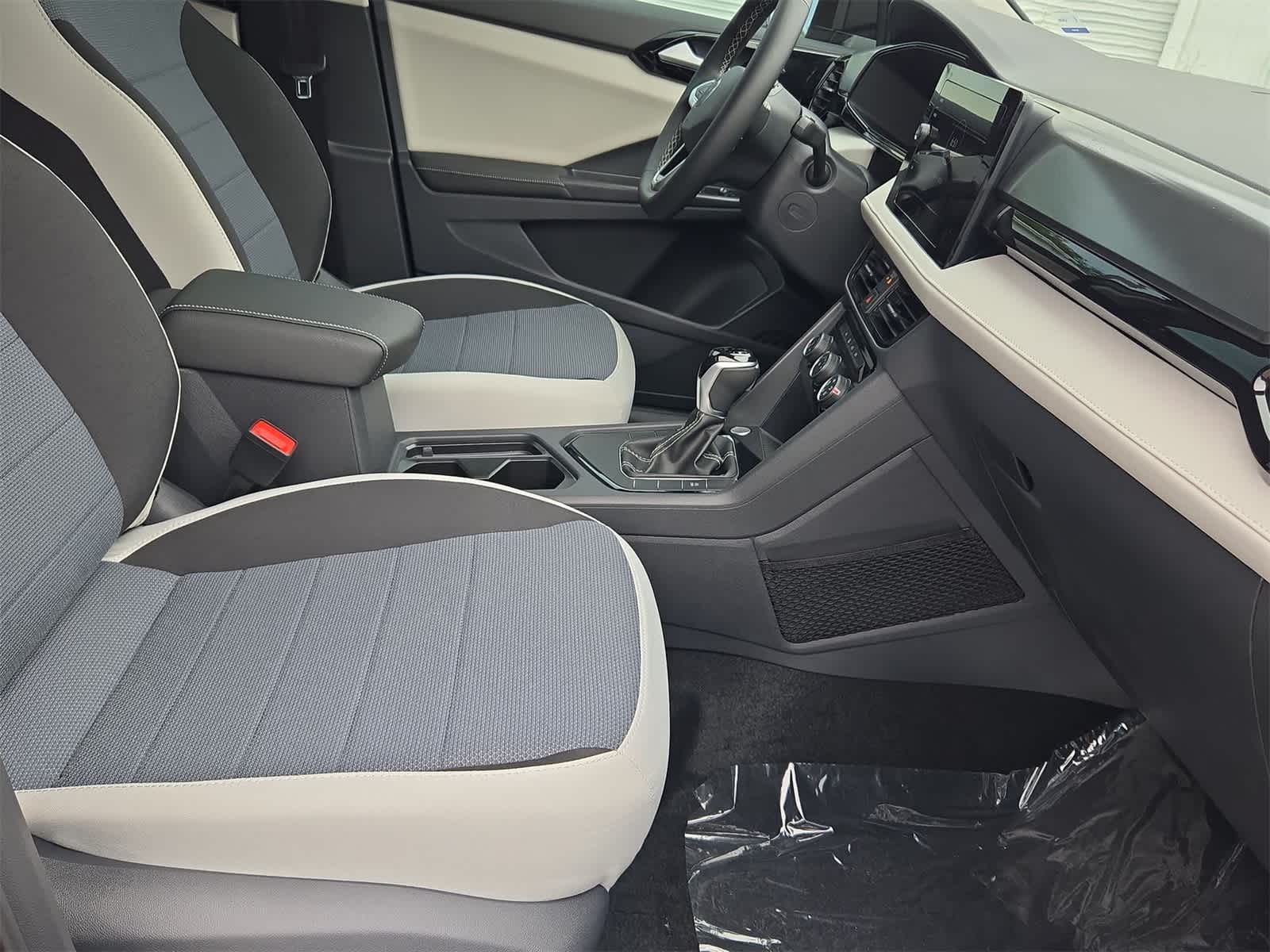 Thumbnail: 2025 Volkswagen Taos - 20