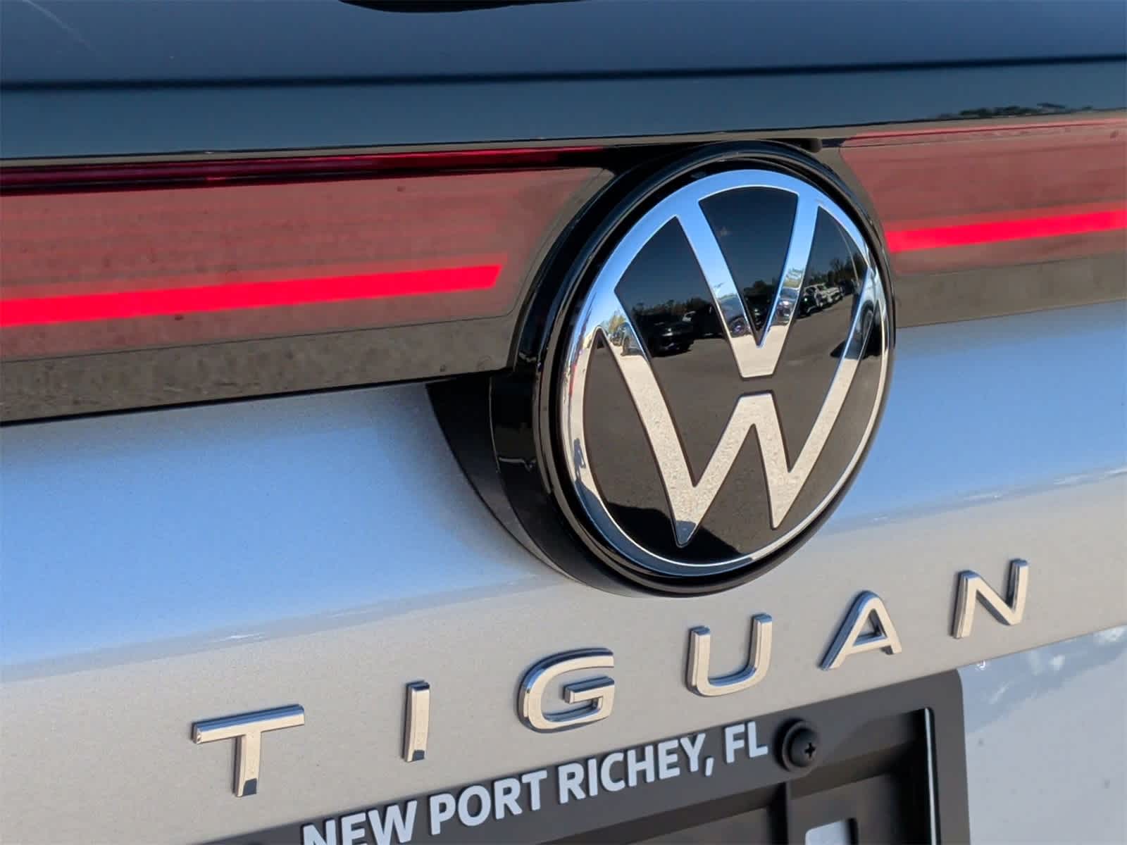 Thumbnail: 2025 Volkswagen Tiguan - 12