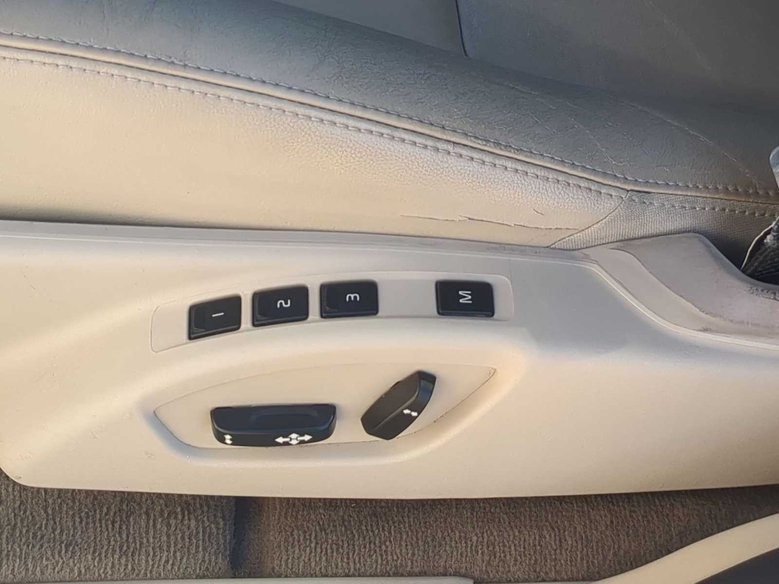 Thumbnail: 2015 Volvo XC60 - 17