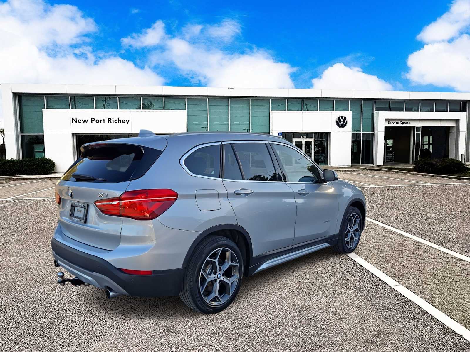 Thumbnail: 2017 BMW X1 - 8