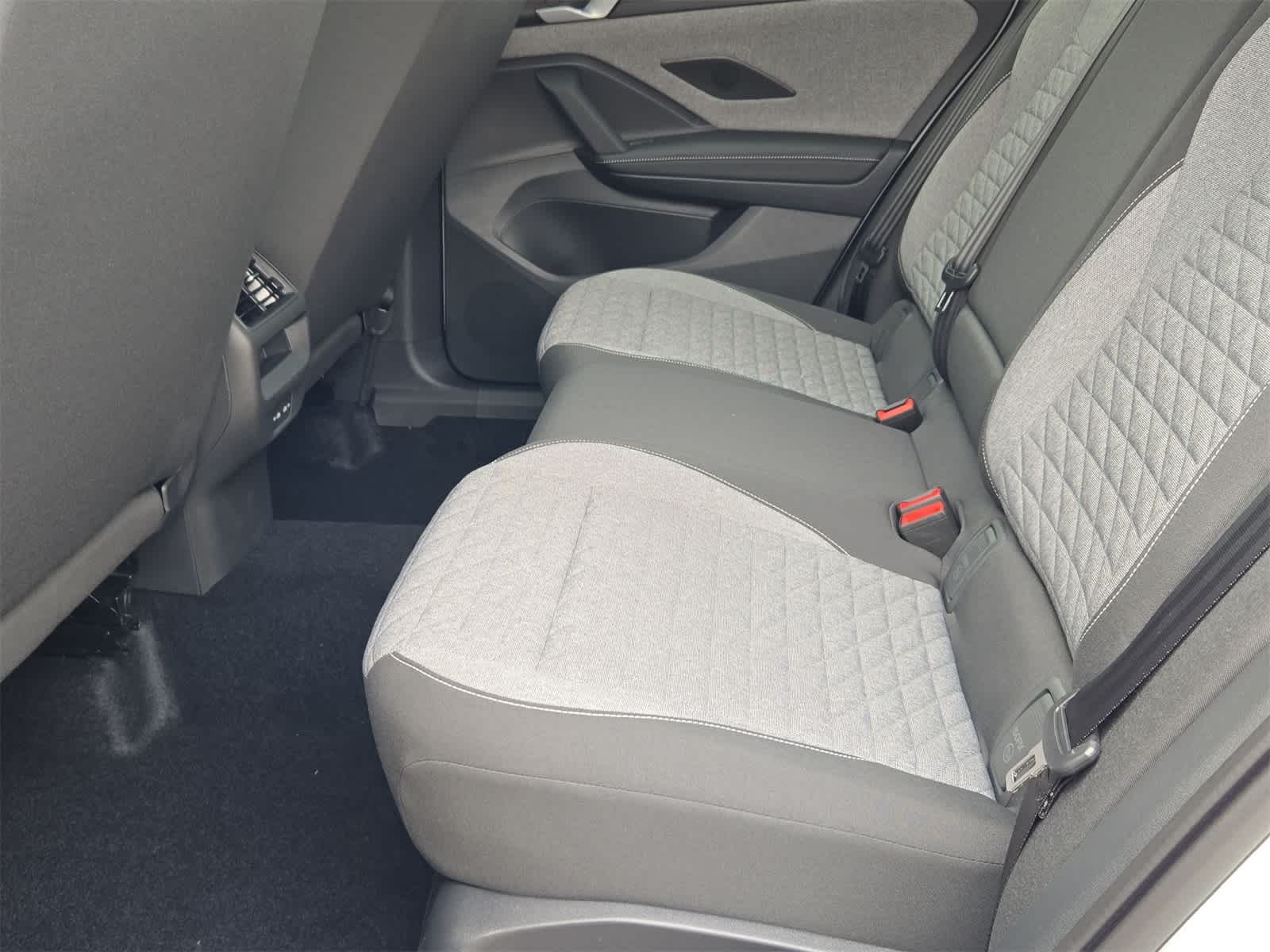 Thumbnail: 2025 Volkswagen Tiguan - 20