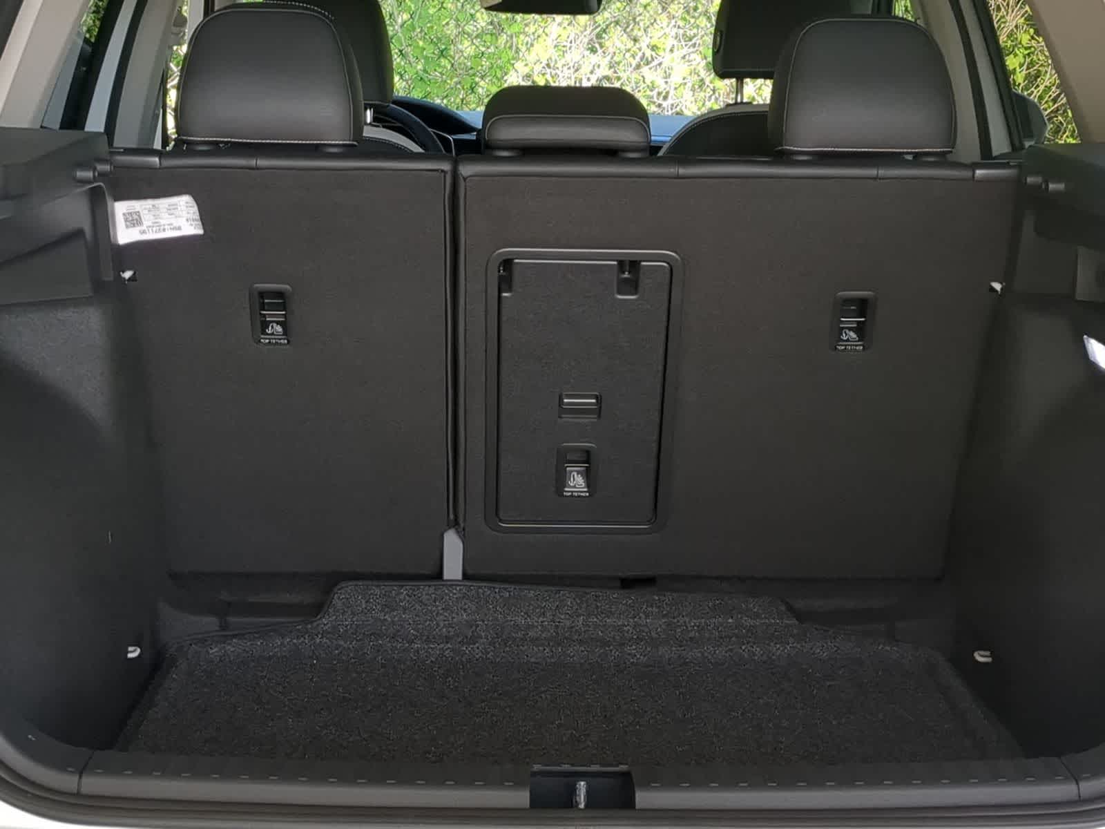 Thumbnail: 2025 Volkswagen Taos - 32