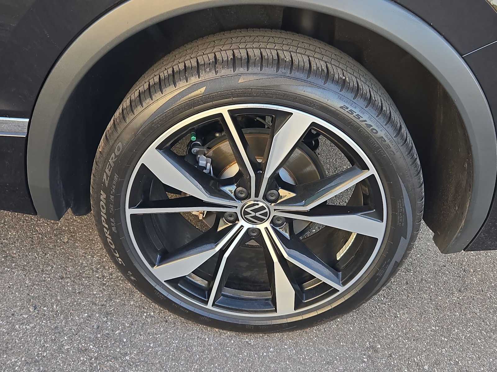 Thumbnail: 2023 Volkswagen Tiguan - 14