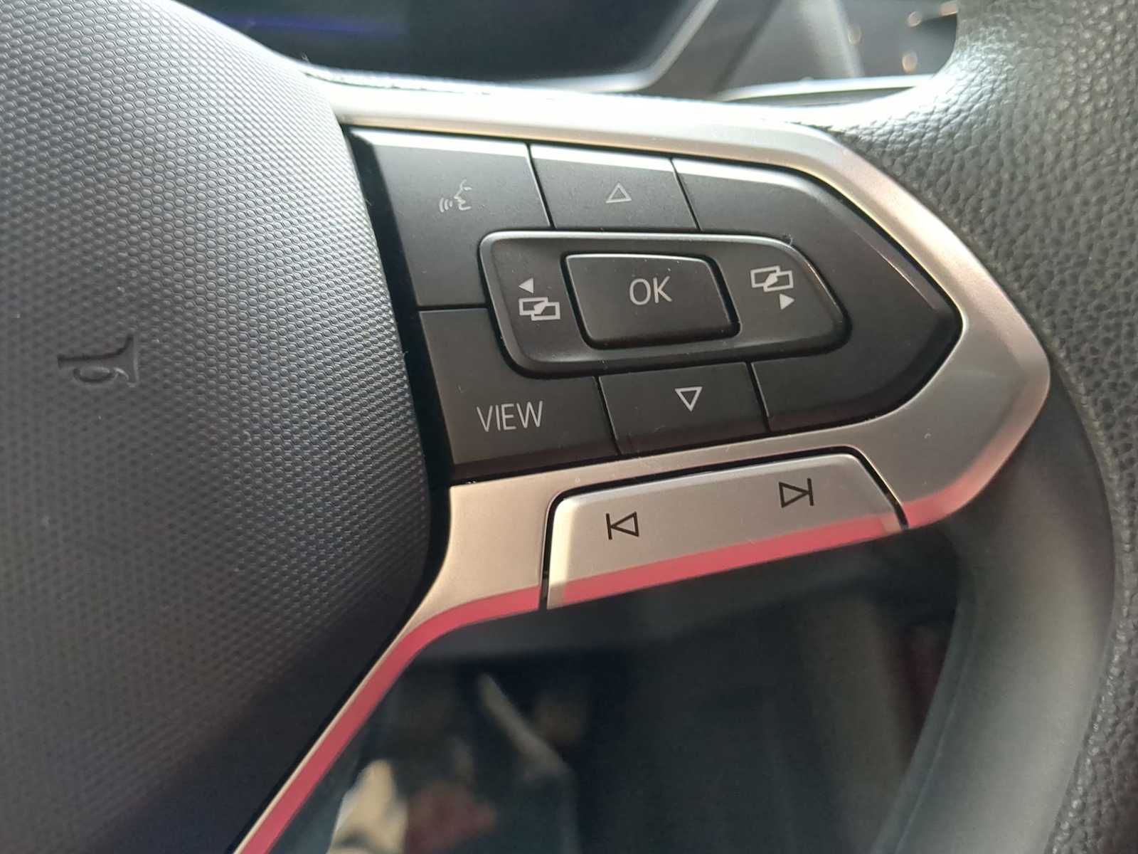 2023 Volkswagen Tiguan 2.0T 23