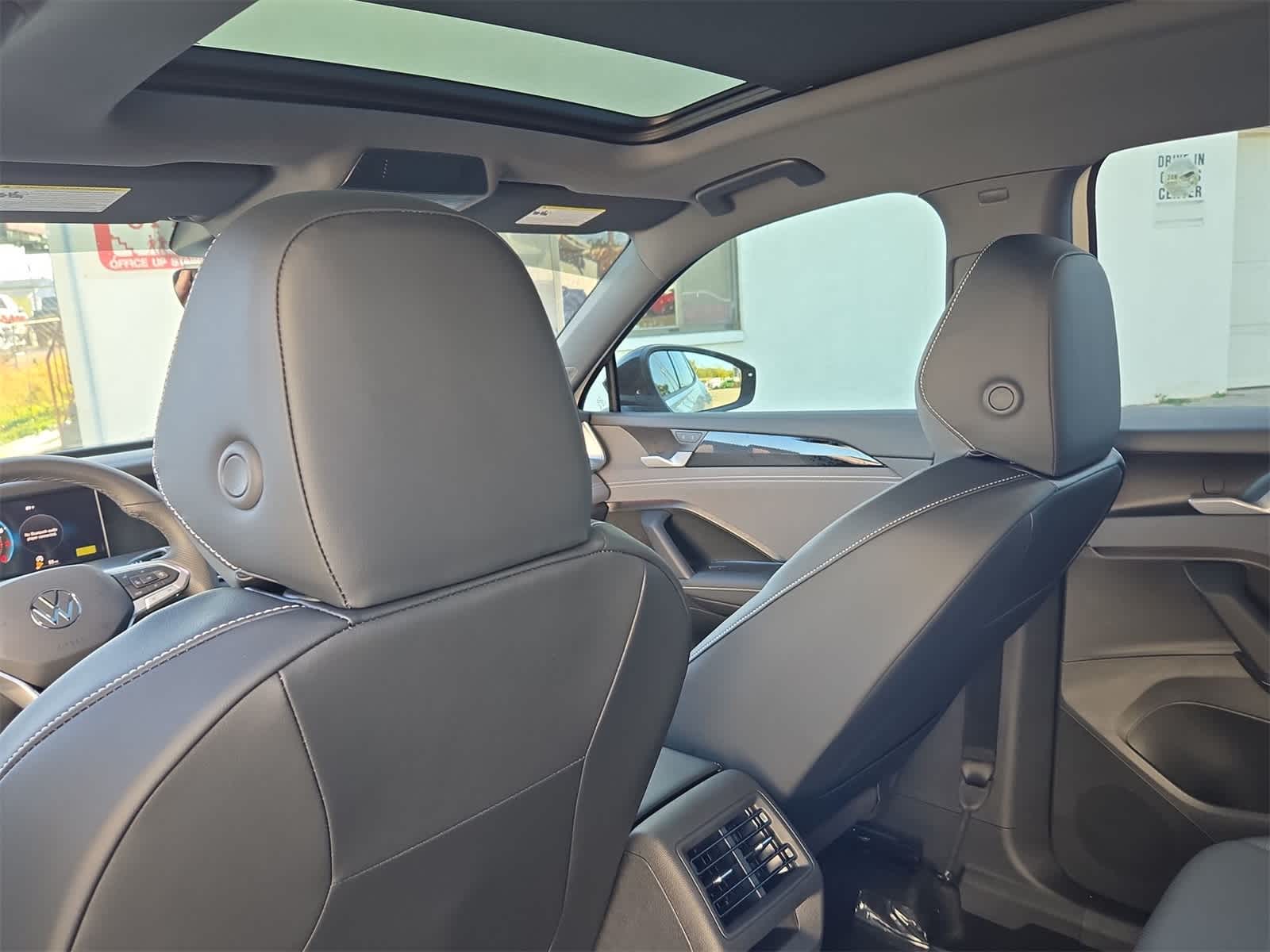 Thumbnail: 2025 Volkswagen Tiguan - 19