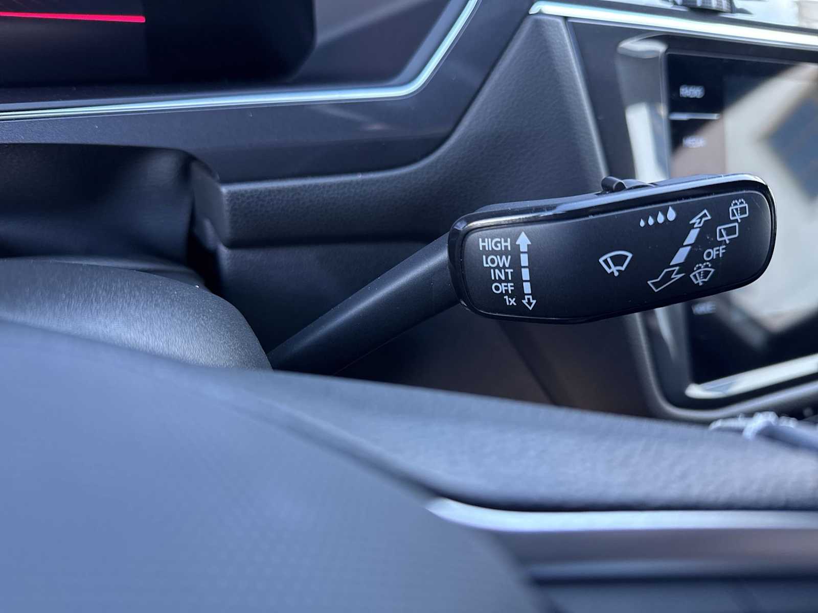 Thumbnail: 2023 Volkswagen Tiguan - 24