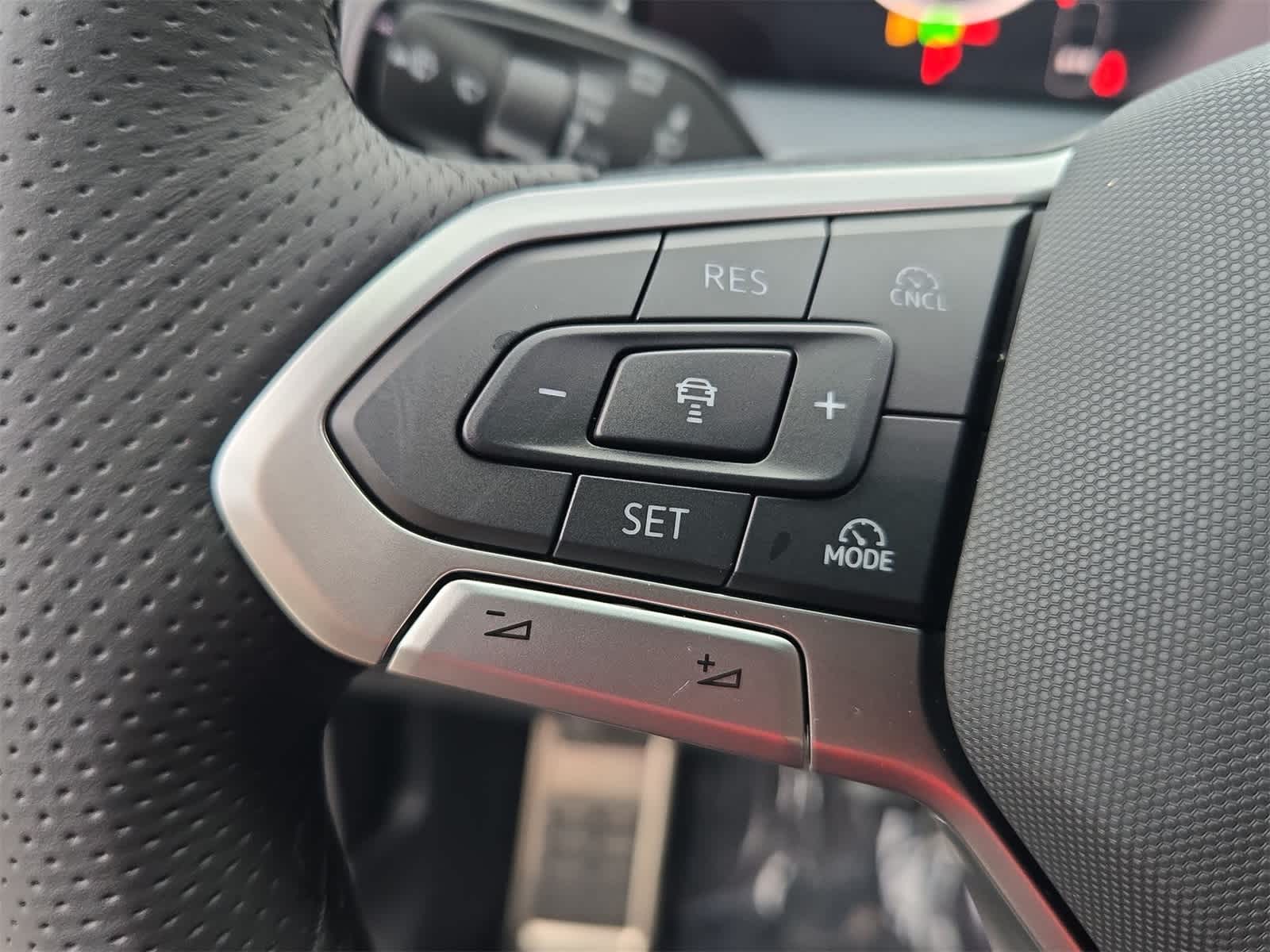 Thumbnail: 2025 Volkswagen Tiguan - 26