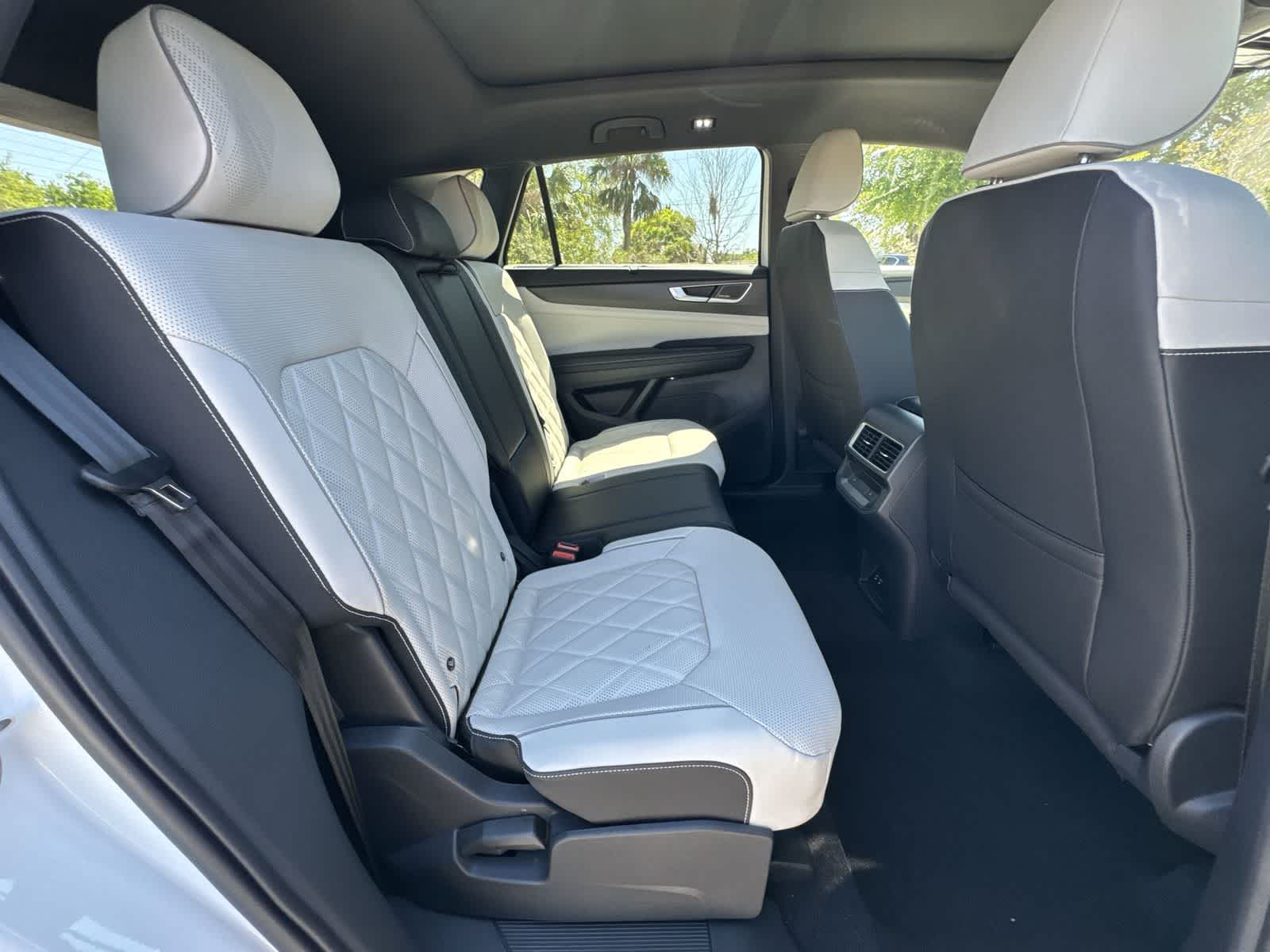 Thumbnail: 2026 Volkswagen Atlas - 20