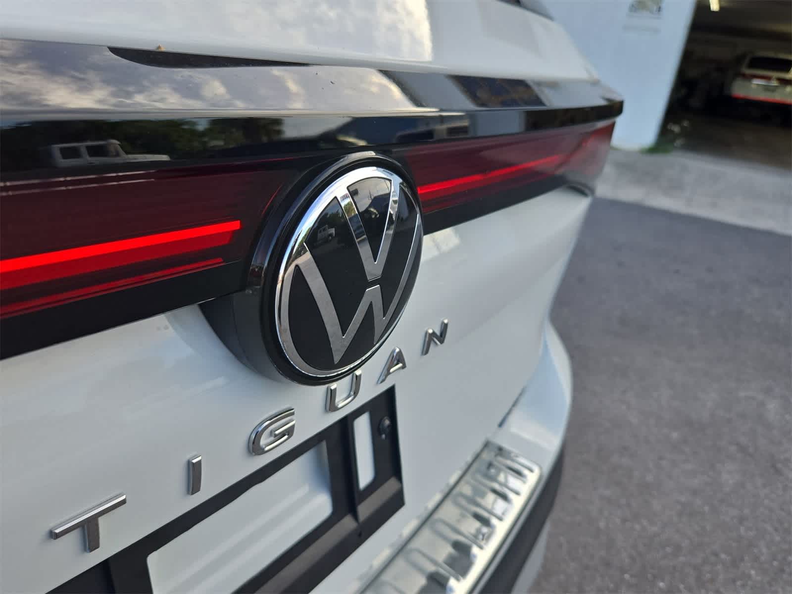 Thumbnail: 2025 Volkswagen Tiguan - 12