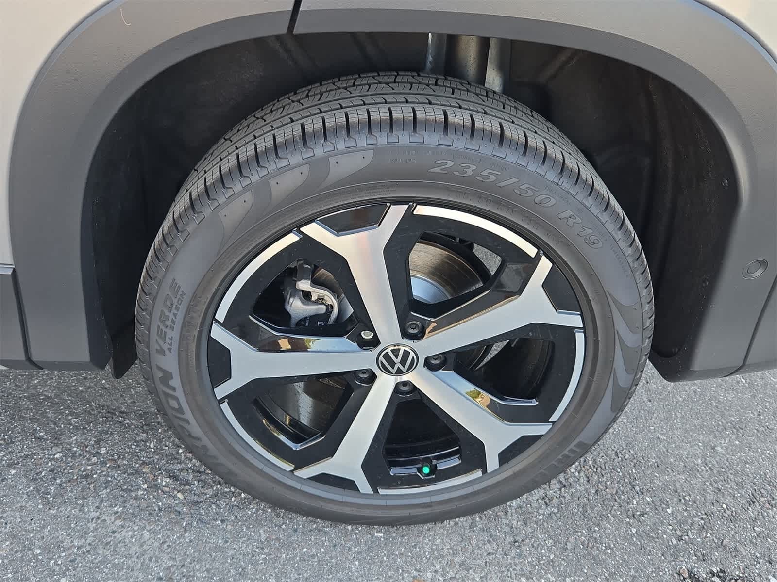 Thumbnail: 2025 Volkswagen Tiguan - 14