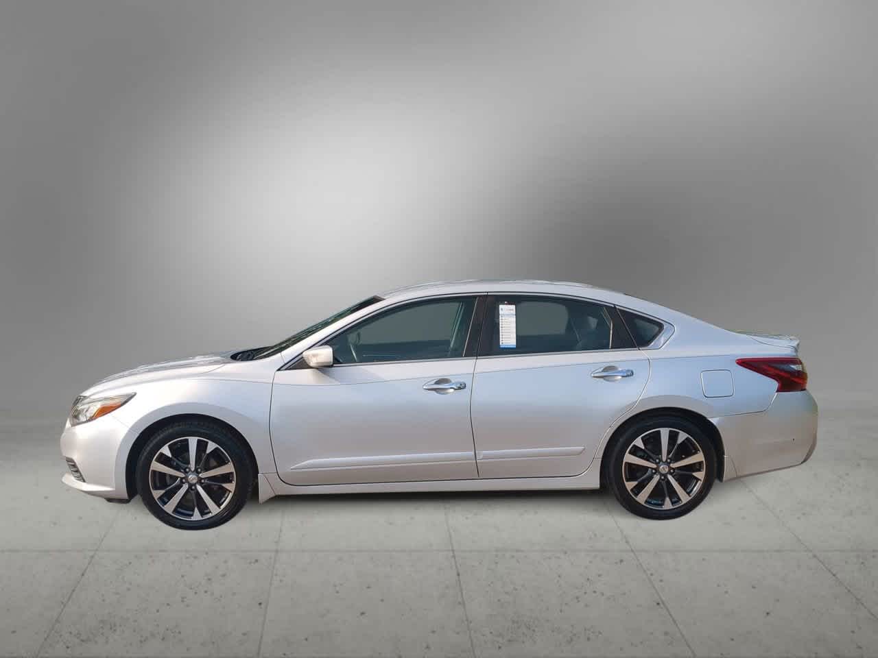 Thumbnail: 2017 Nissan Altima - 5