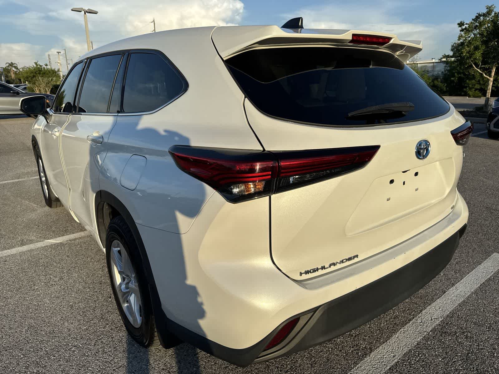 Thumbnail: 2022 Toyota Highlander - 11