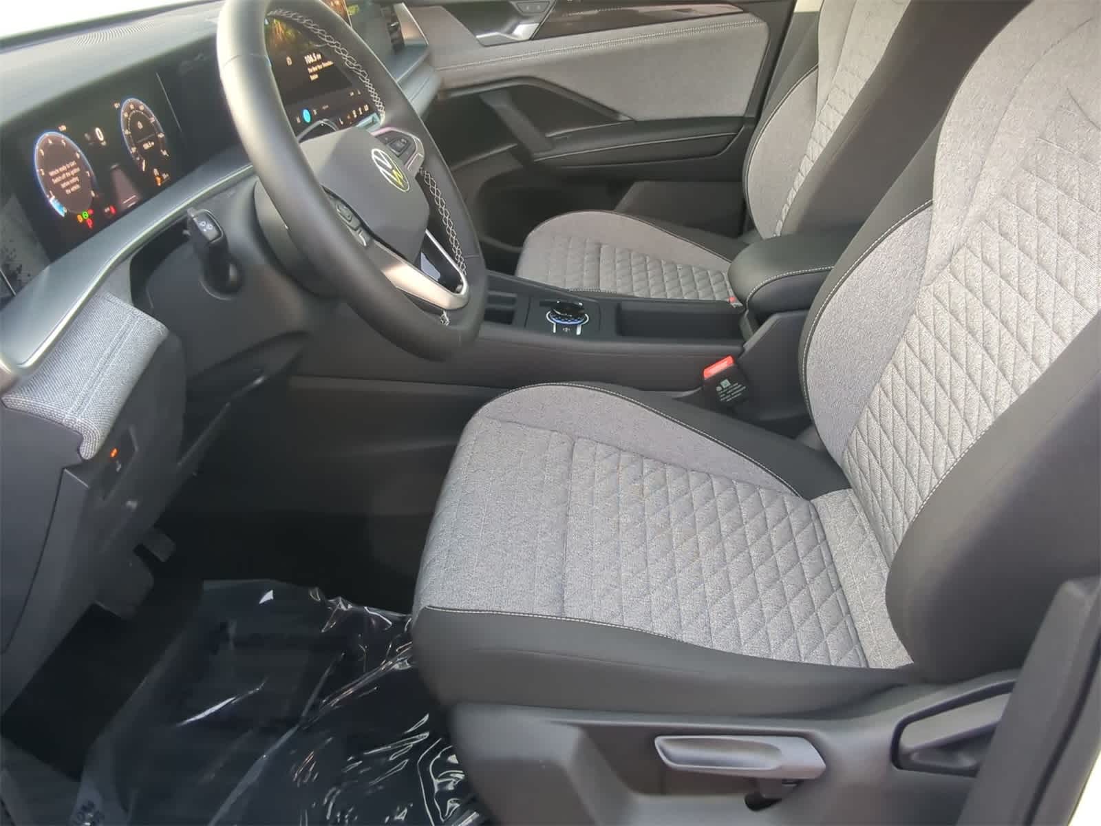 Thumbnail: 2025 Volkswagen Tiguan - 17