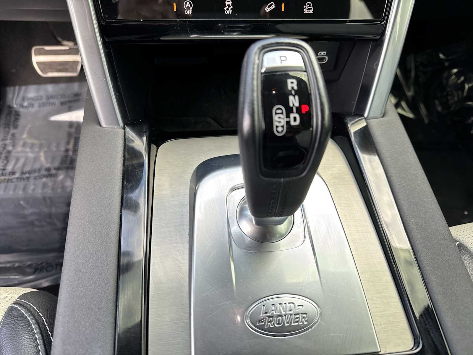 Thumbnail: 2022 Land Rover Discovery Sport - 31