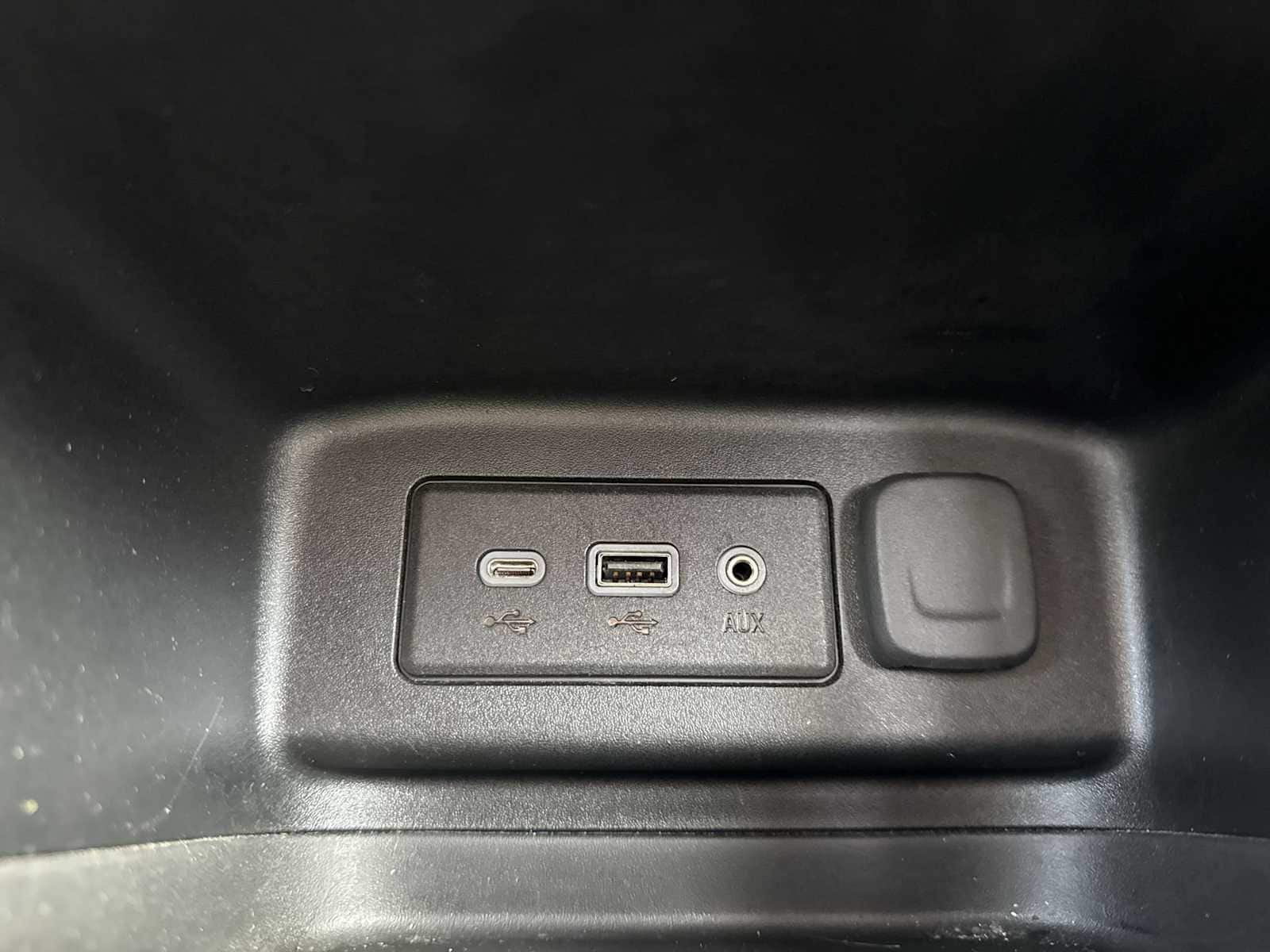 Thumbnail: 2020 Chevrolet Equinox - 30