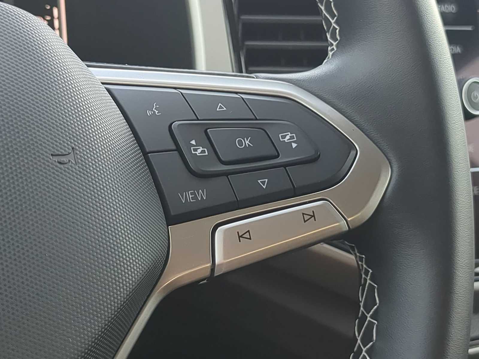 Thumbnail: 2022 Volkswagen Atlas - 25