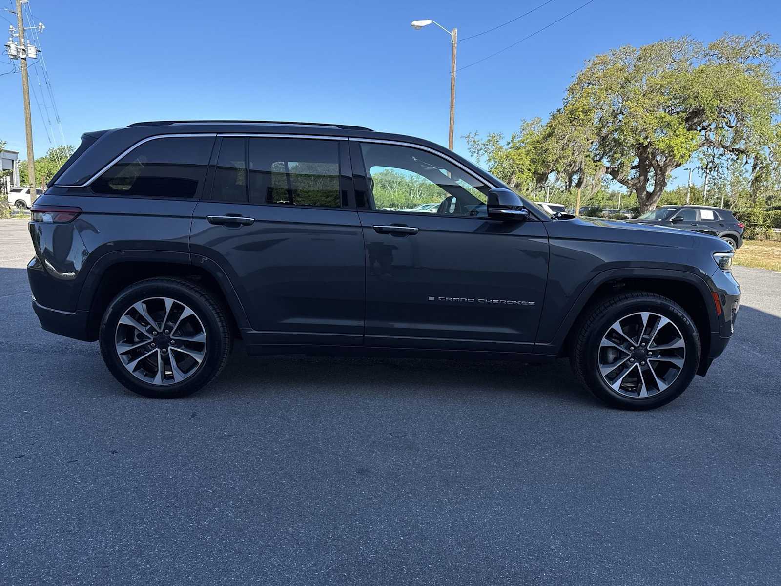 Thumbnail: 2022 Jeep Grand Cherokee - 9