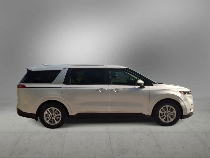 Thumbnail: 2023 Kia Carnival - 9