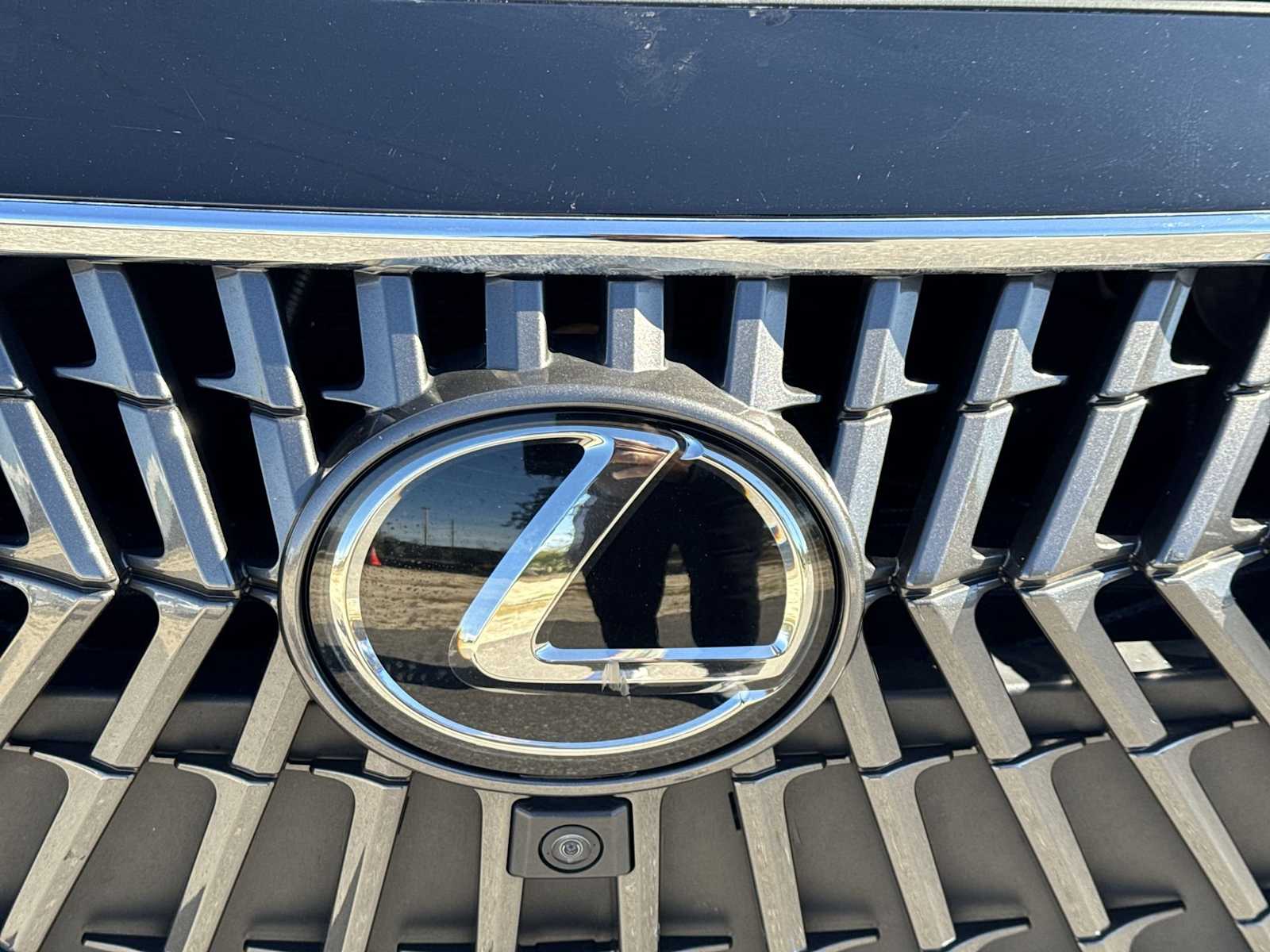 Thumbnail: 2022 Lexus ES - 10