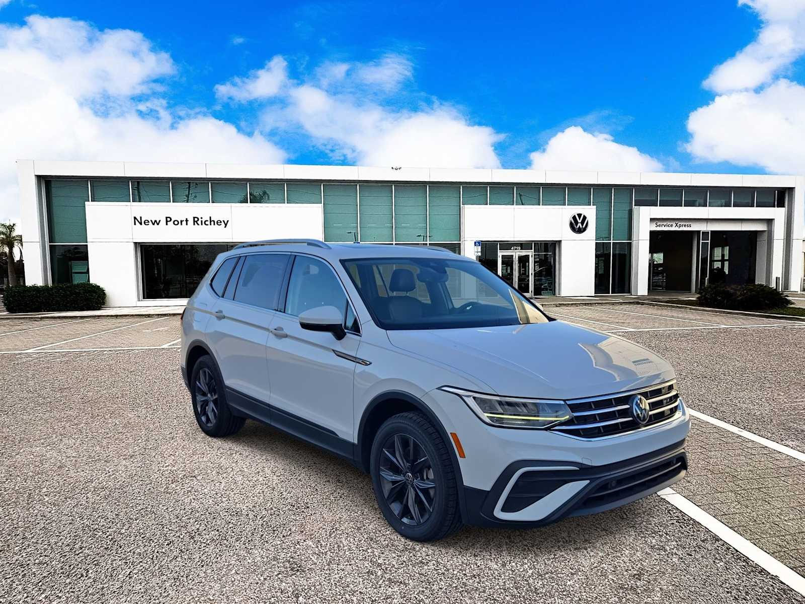 Thumbnail: 2022 Volkswagen Tiguan - 2