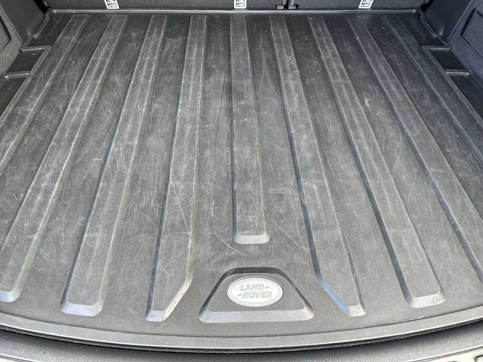 Thumbnail: 2022 Land Rover Discovery Sport - 33