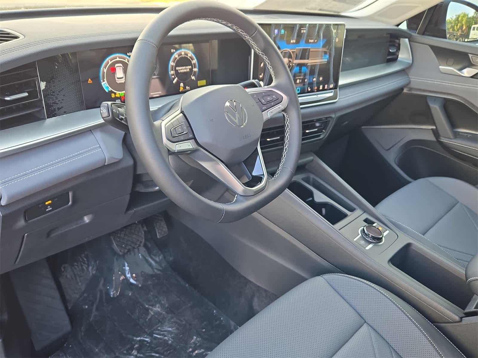 Thumbnail: 2025 Volkswagen Tiguan - 10