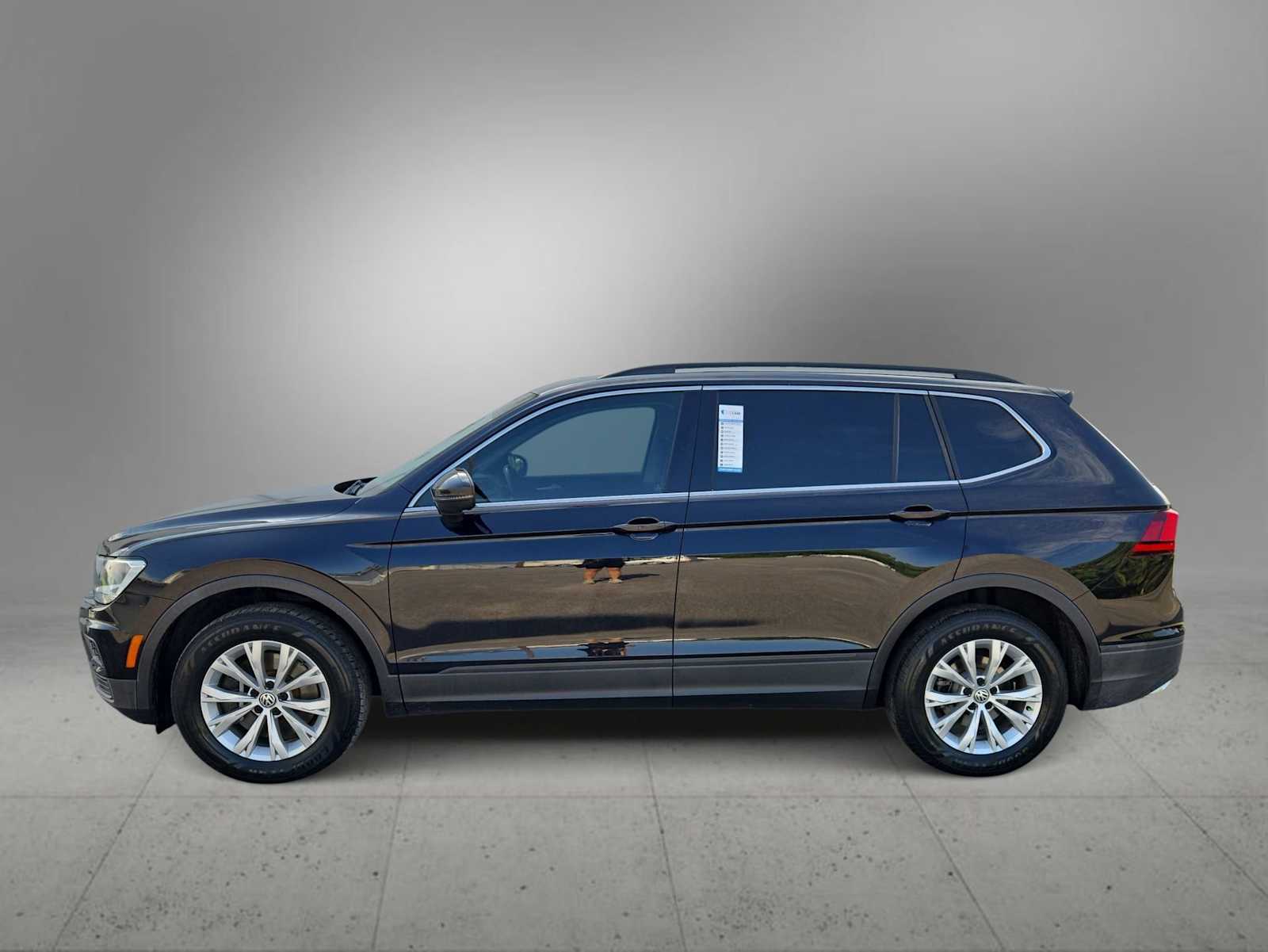 Thumbnail: 2019 Volkswagen Tiguan - 4