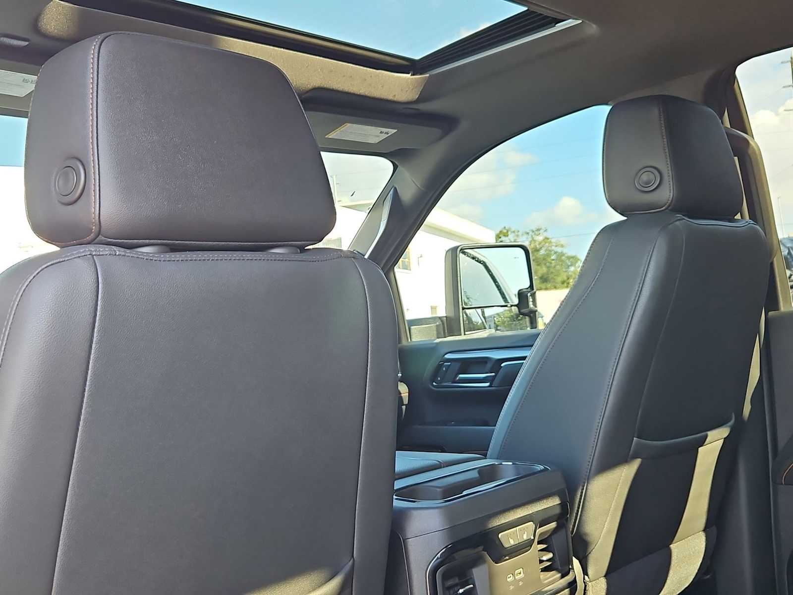 Thumbnail: 2024 GMC Sierra 2500 - 19