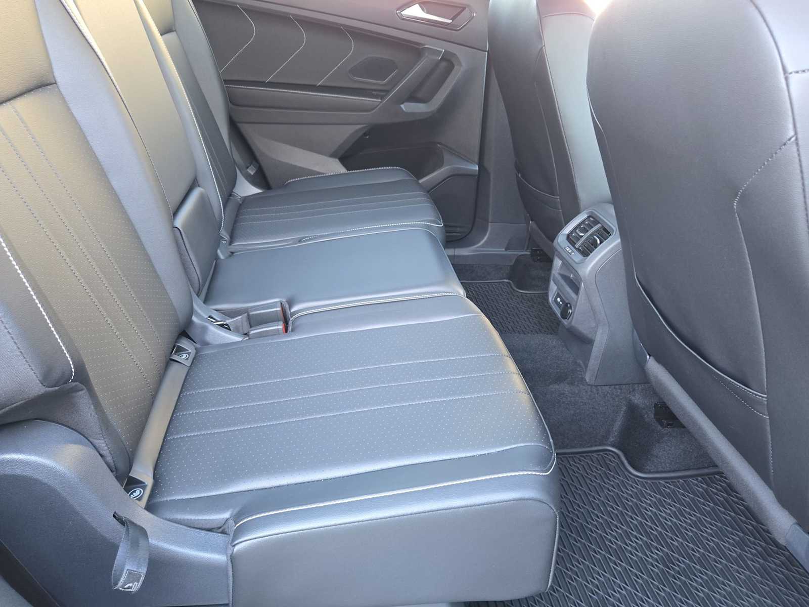 Thumbnail: 2024 Volkswagen Tiguan - 20