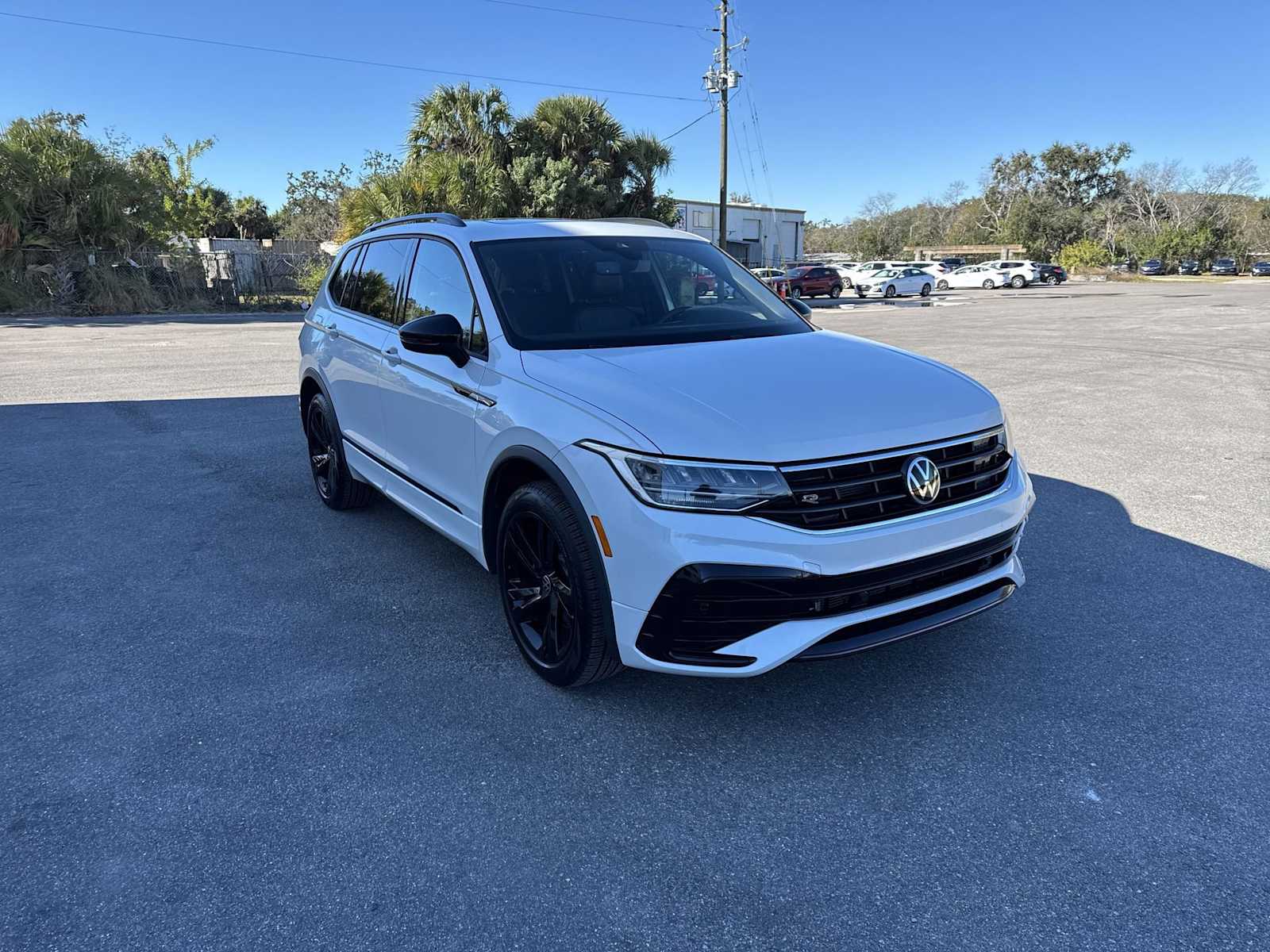 Thumbnail: 2023 Volkswagen Tiguan - 8