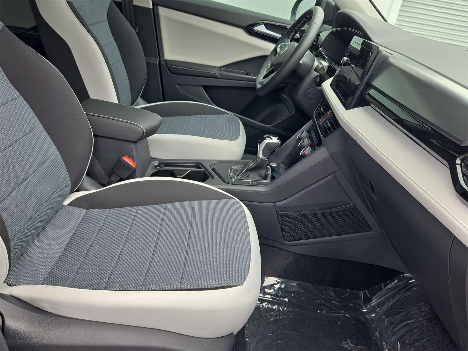 Thumbnail: 2025 Volkswagen Taos - 20