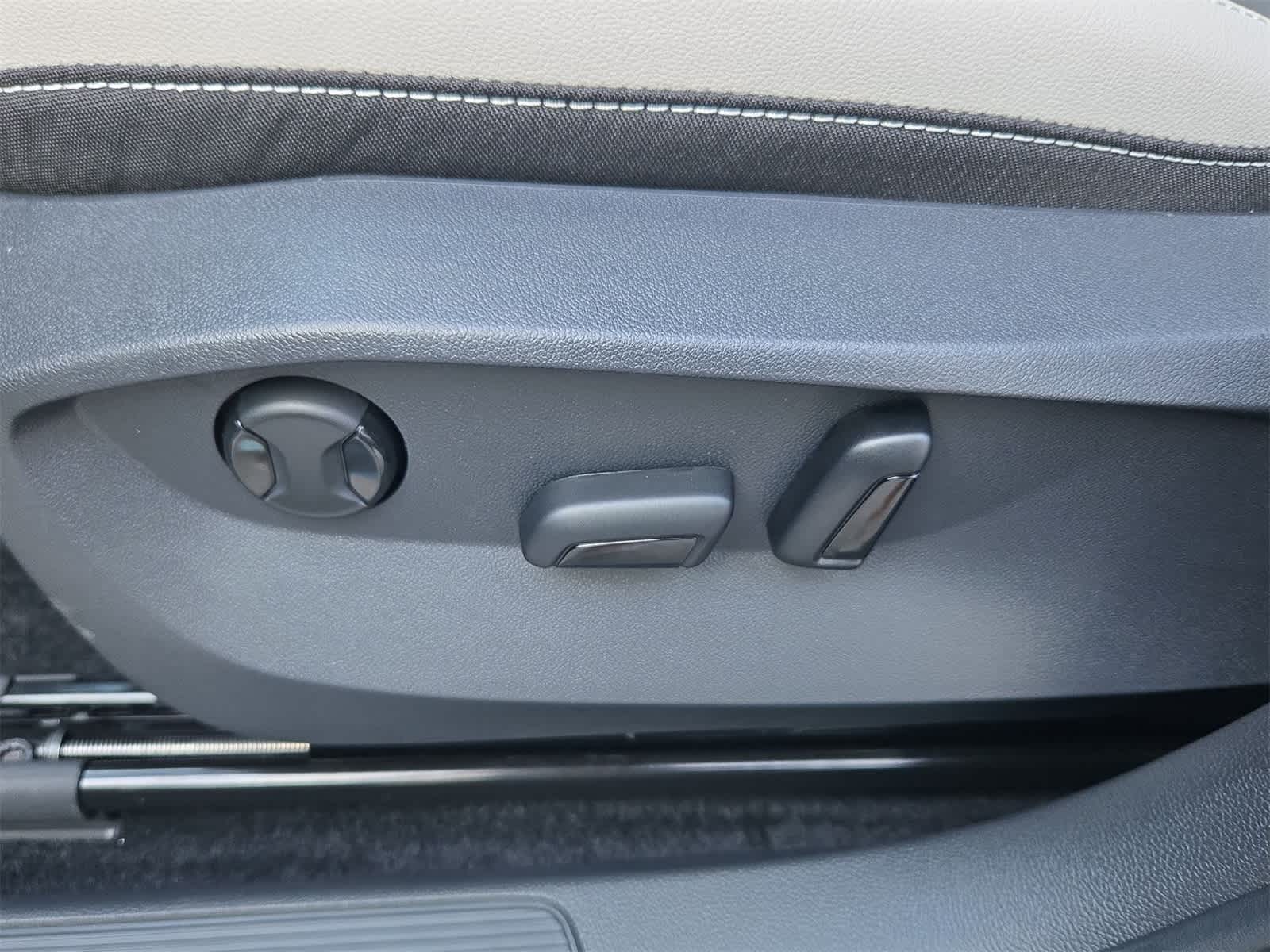 Thumbnail: 2025 Volkswagen Taos - 18